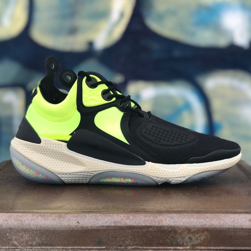 Nike Joyride CC3 Setter Comfortable Volt Sneakers